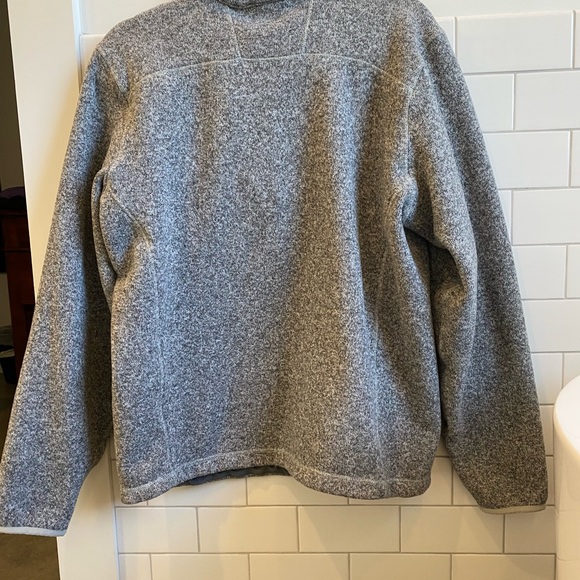 Men’ Northface Pullover - Picture 2 of 4